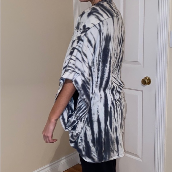Urban outfitters cape size small - Picture 3 of 3